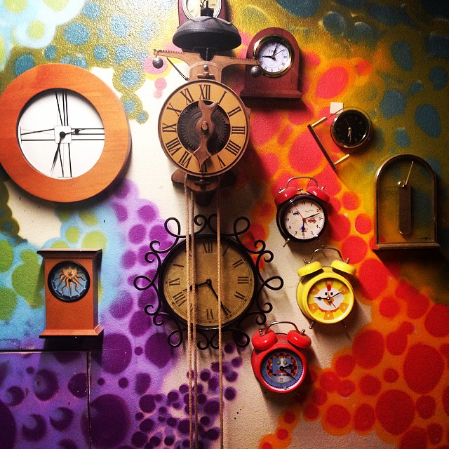 it's time to play a set in ventura @greenartpeople before @jadehendrix!! also, these venues I've been playing have their bathroom decor game on point! #rad #time