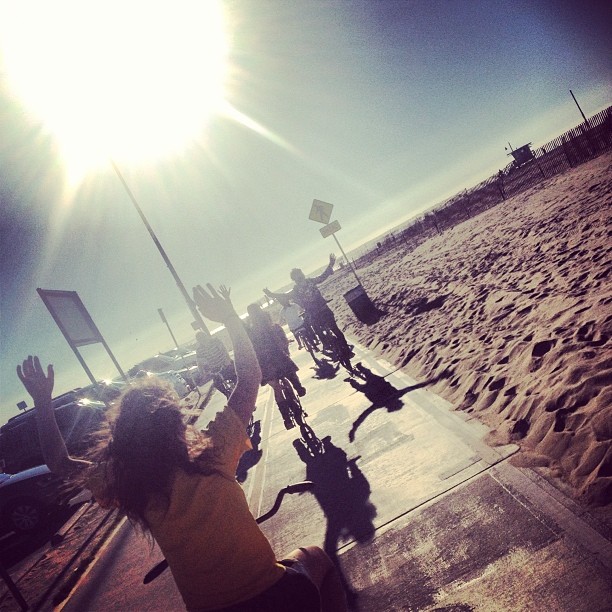 such an incredible afternoon at the beach with these wonderful humans :) @theramilama and @jessygreene and the Nikki!